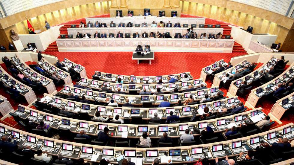 Também na plenária desta quarta-feira, o parlamento angolano aprovou a proposta de lei sobre o exercício da atividade de radiodifusão