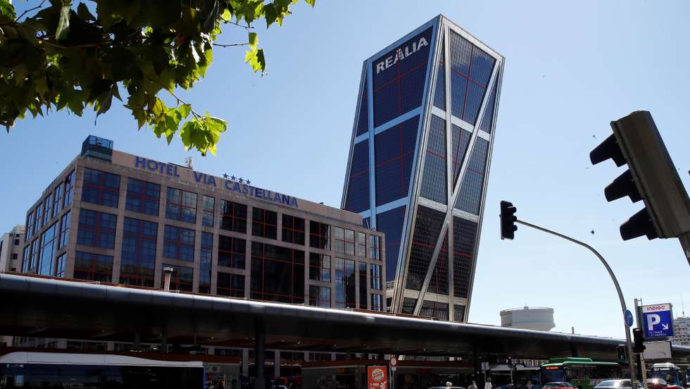 epa08696559 View of the Via Castellana Hotel in Madrid, Spain, 25 September 2020. Madrid's regional Government has re-enabled hotels as improvised hospitals in the region as cases of coronavirus continue being registered. Back in March 2020 a total of 13 hotels were enabled to attend patients in the region as hospitals were saturated. Now, months later the regional Government has decided to retake this measure to free beds at hospitals due to the ongoing Covid-19 pandemic.  EPA/BALLESTEROS