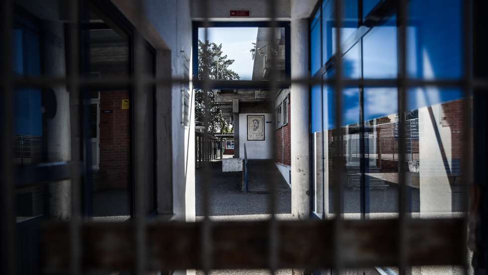 A Escola Básica 2,3 Roque Gameiro encontra-se encerrada depois de identificados casos de coronavírus, Amadora, 11 de março de 2020. Em Portugal, a Direção Geral da Saúde (DGS) atualizou hoje o número de infetados pelo Covid-19, que registou o maior aumento num dia (18), ao passar de 41 para 59.  MÁRIO CRUZ/LUSA