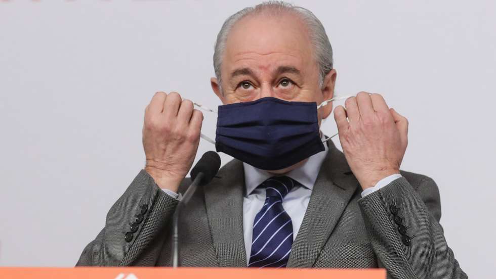 O Presidente do PSD, Rui Rio, fala numa conferência de imprensa após a reunião por videoconferência com o Presidente da República, Marcelo Rebelo de Sousa, na sede do partido em Lisboa, 10 de fevereiro de 2021. TIAGO PETINGA/LUSA