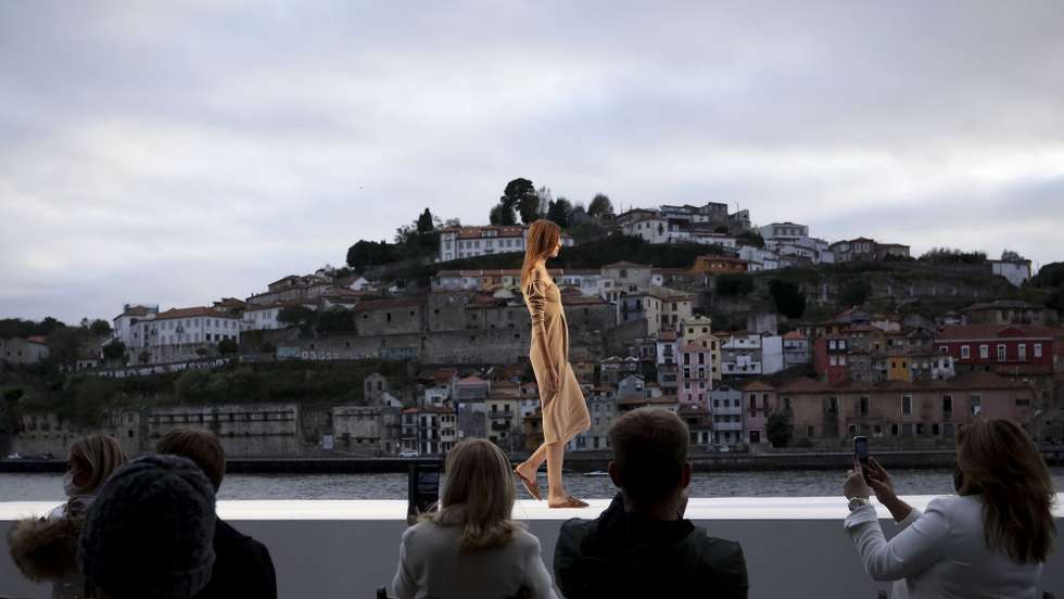 epaselect epa08753648 A model presents a creation by Portuguese designer Luis Onofre during the Portugal Fashion show in Porto, Portugal, 17 October 2020. Spring/Summer 2021 collections are presented at the 47th Portugal Fashion until 17 October.  EPA/MANUEL FERNANDO ARAUJO