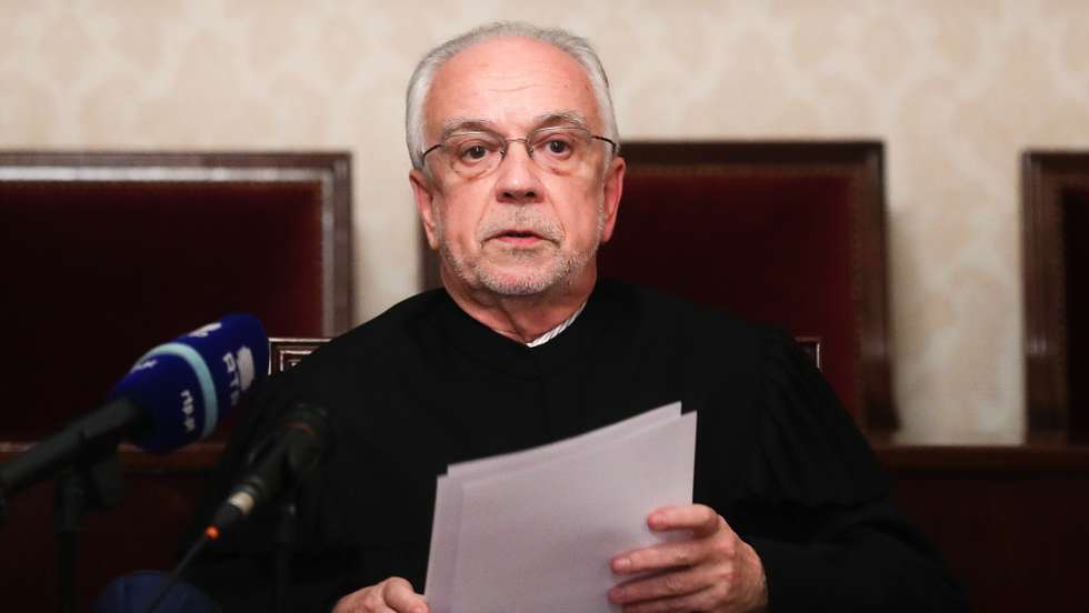 O Presidente, João Pedro Barrosa Caupers, lê o acordão com a deliberação do Tribunal Constitucional sobre a Eutanásia, no palácio Raton, em Lisboa, 15 de março de 2021. O Tribunal Constitucional (TC) chumbou hoje a lei sobre a morte medicamente assistida, em resposta a um pedido de fiscalização preventiva feito pelo Presidente da República. O diploma que despenaliza a morte medicamente assistida foi enviado para fiscalização preventiva da constitucionalidade no dia 18 de fevereiro. TIAGO PETINGA/LUSA