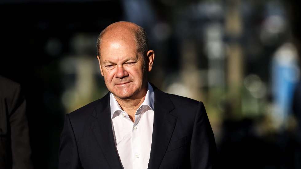epa09439805 German Minister of Finance and Social Democratic Party (SPD) top candidate for the federal elections Olaf Scholz arrives to meet trade union Ver.di (Vereinte Dienstleistungsgewerkschaft) members during a nationwide trade union day in front of the Amazon logistics centre in Berlin, Germany, 01 September 2021.  EPA/FILIP SINGER