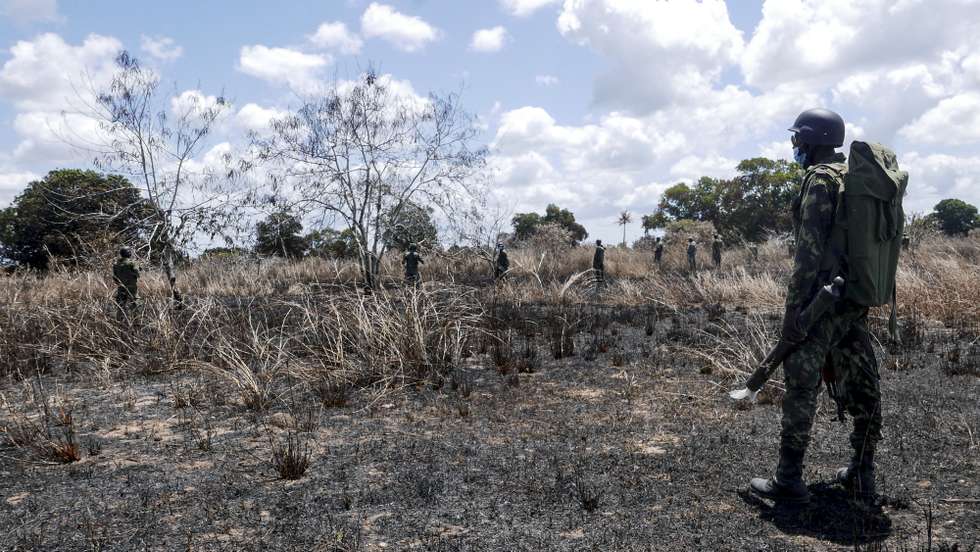 Militares de Moçambique e Ruanda