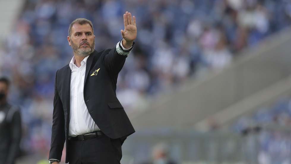 Moreirense head coach Joao Henriques reacts during their Portuguese First League soccer match against FC Porto held at Dragao Stadium in Porto, Portugal, 19th September 2021. MANUEL FERNANDO ARAUJO/LUSA