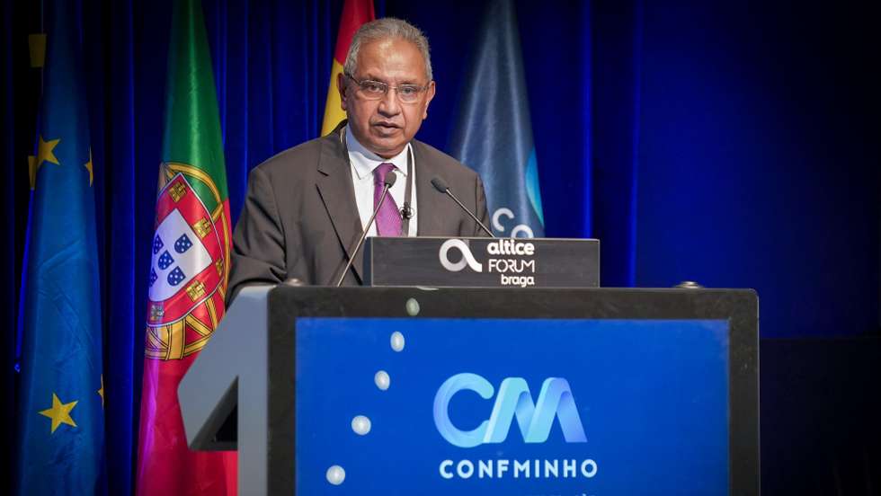 O ministro do Planeamento, Nelson de Souza, discursa durante a conferência "Fundos Europeus: O Minho e a Galiza”, promovida pela CONFMINHO - Confederação Empresarial da Região do Minho, dedicada ao Quadro Financeiro Plurianual 2021-2027, no Altice Forum em Braga, 18 de outubro de 2021. HUGO DELGADO/LUSA