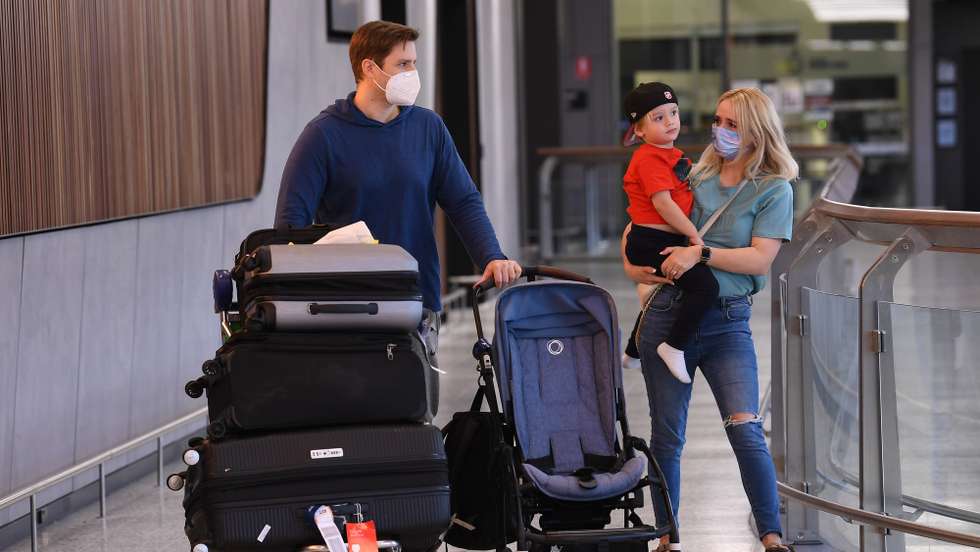 epa09556875 A family is reunited in international arrivals terminal at Tullamarine Airport in Melbourne, Australia, 01 November 2021. The first passengers travelling without quarantine restrictions have begun arriving at Melbourne Airport.  EPA/JAMES ROSS AUSTRALIA AND NEW ZEALAND OUT