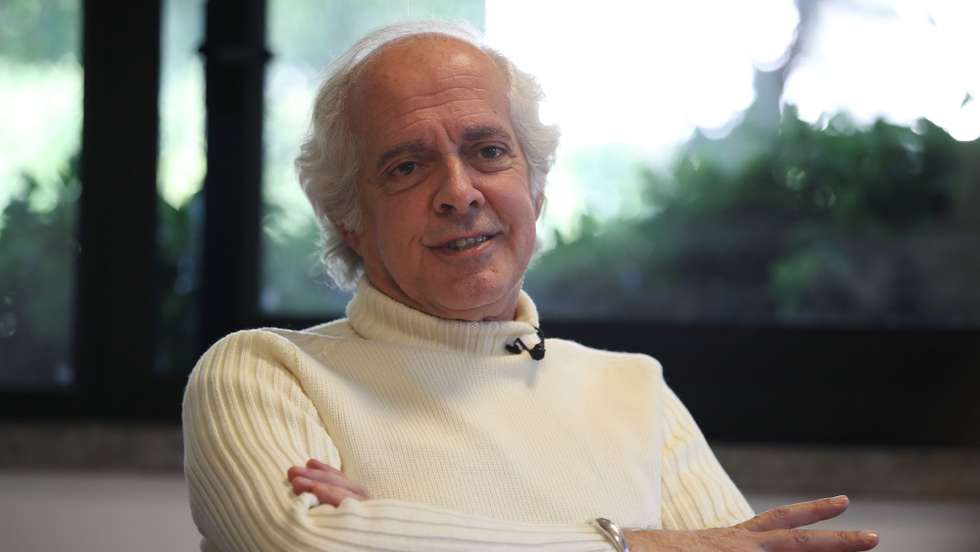 O músico e produtor, Tozé Brito, durante entrevista  Agência Lusa no âmbito da edição do álbum de tributo “Tozé Brito (de) novo”, em Lisboa, 05 de novembro de 2021, (ACOMPANHA TEXTO DE 7 DE NOVEMBRO DE 2021). MANUEL DE ALMEIDA/LUSA