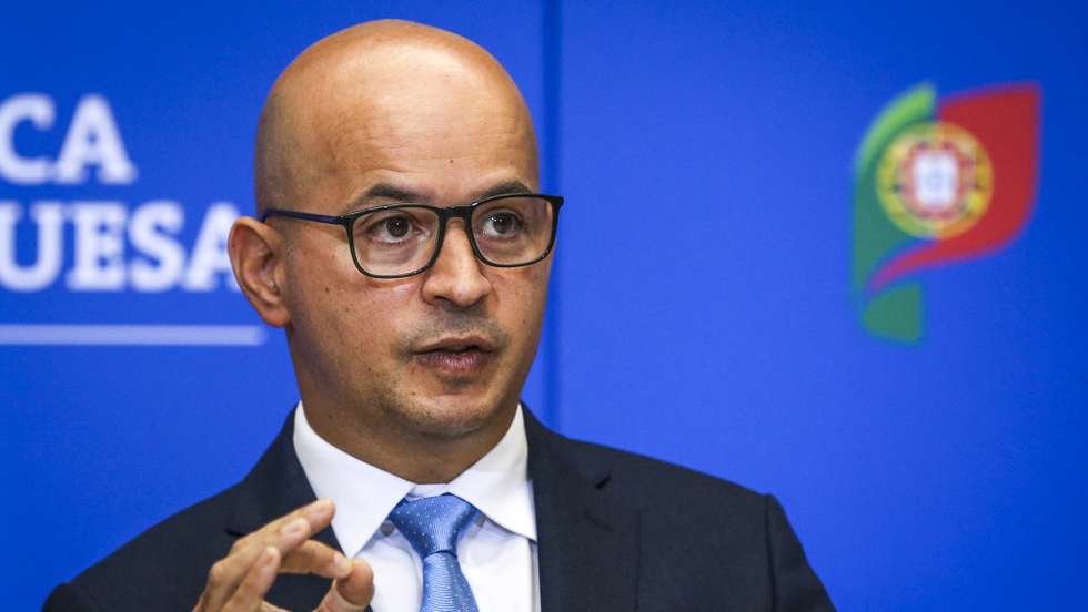 O ministro das Finanças, João Leão, discursa durante a cerimonia de apresentação do novo presidente do Conselho de Administração da Comissão de Mercado de Valores Mobiliários (CMVM), Gabriel Bernardino (AUSENTE DA IMAGEM), no Ministério das Finanças, em Lisboa, 15 de novembro de 2021. RODRIGO ANTUNES/LUSA