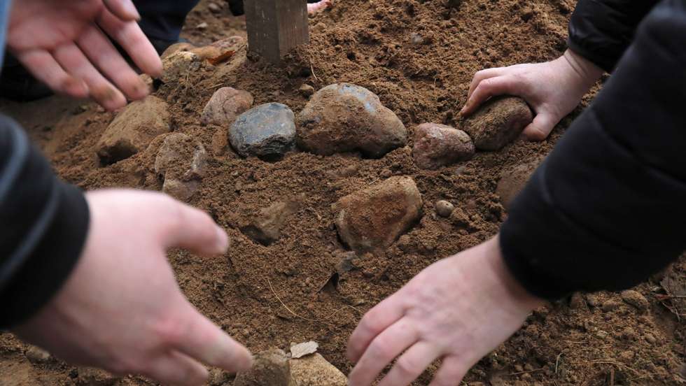 epa09595900 Mourners during the funeral of Yemeni migrant Mustafa Mohammed Murshed Al-Raimi in the village of Bohoniki, near the Polish-Belarusian border, eastern Poland, 21 November 2021. The 37-year-old migrant was third one buried at Tatar cemetery near the village, after 19-year-old Syrian migrant Ahmed Al-Hassan and unknown migrant from Africa. Poland has been struggling to stem the flow of asylum-seekers, refugees and migrants crossing into the country from Belarus. The Polish government says the migrants have been invited to Belarus by the Belarusian president, allegedly under the promise they will be able to live in the EU.  EPA/ARTUR RESZKO POLAND OUT