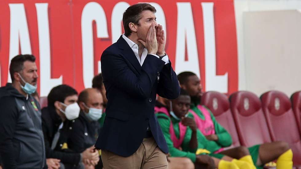 Vasco Seabra, treinador do Marítimo durante o encontro frente ao Paços de Ferreira,  jogo da Primeira Liga de Futebol realizado no Estádio do Marítimo, no Funchal, 28 de novembro de 2021, HOMEM DE GOUVEIA/LUSA