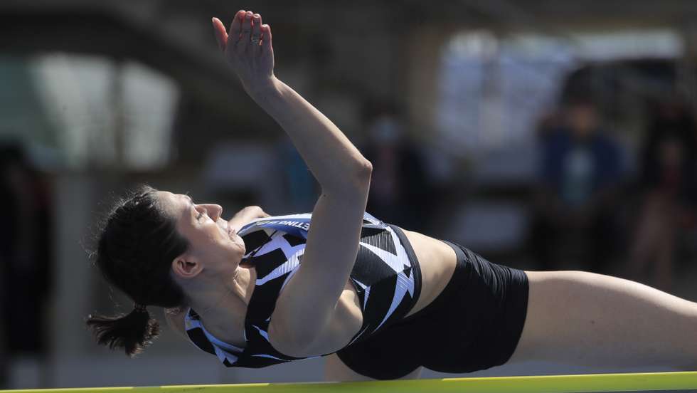 epa09433705 Mariya Lasitskene of Russia in action during the Women's high jump competition at the IAAF Diamond League meeting at the stade Charlety in Paris, France, 28 August 2021.  EPA/CHRISTOPHE PETIT TESSON