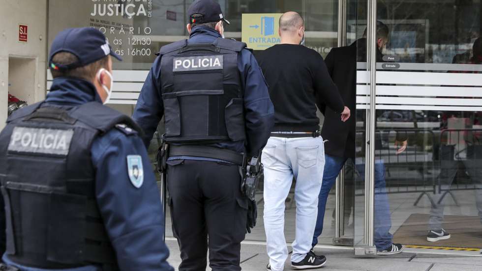 Começou hoje o julgamento dos membros do grupo neonazi 'hammerskins', que são acusados de 77 crimes de discriminação racial, religiosa ou sexual, ofensa à integridade física, incitamento à violência, homicídio qualificado, roubo, tráfico de estupefacientes e de armas, no Campus de Justiça, em Lisboa, 23 de fevereiro de 2022. TIAGO PETINGA/LUSA