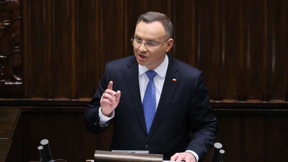 O Presidente polaco, Andrzej Duda, fala numa Assembleia Nacional com o parlamento polaco. Polónia, 11 de março de 2022