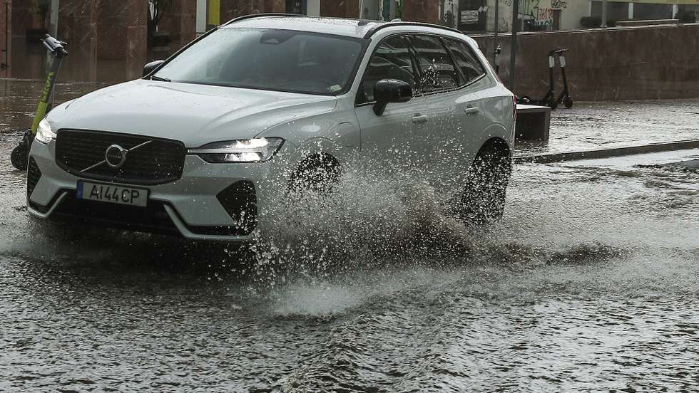 Chuva intensa em Faro, provoca várias inundações na baixa da cidade, Faro, 20 de março de 2022. LUÍS FORRA/LUSA