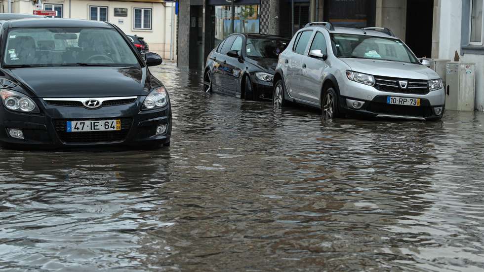 Chuva intensa em Faro, provoca várias inundações na baixa da cidade, Faro, 20 de março de 2022. LUÍS FORRA/LUSA