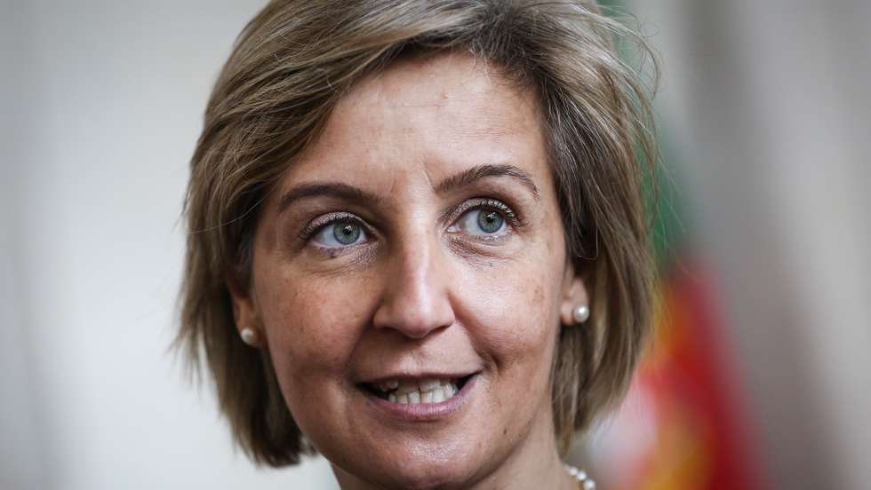 A ministra da Saúde, Marta Temido, fala à comunicação social após a visita às instalações do Centro Ismaili no âmbito do Dia Nacional do Dador de Sangue,  em Lisboa, 26 de março de 2022.  RODRIGO ANTUNES/LUSA