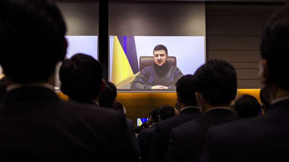 epa09843777 Ukrainian President Volodymyr Zelensky addresses Japan's lower house lawmakers via videolink at the House of Representatives office building in Tokyo, Japan, 23 March 2022.  EPA/BEHROUZ MEHRI / POOL