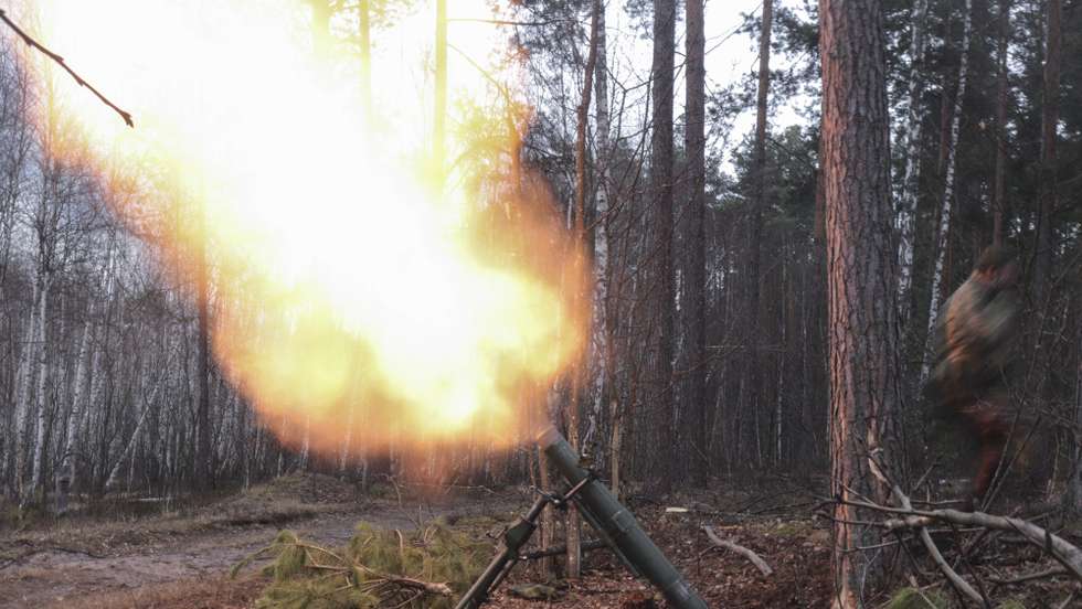epa09860920 A Ukrainian serviceman shoots mortar on their positions not far from Kyiv (Kiev), Ukraine, 30 March 2022. Russian troops entered Ukraine on 24 February resulting in fighting and destruction in the country, and triggering a series of severe economic sanctions on Russia by Western countries.  EPA/STR