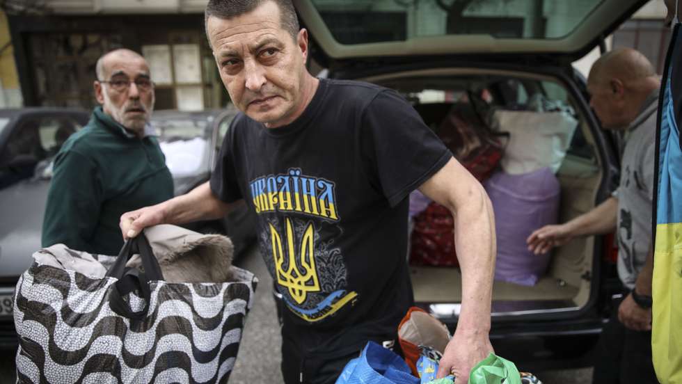 Recolha de ajuda para a Ucrânia, na Igreja do Antigo Convento de Arroios, que foi afeta ao culto ortodoxo a cargo da Comunidade ucraniana de Arroios, Lisboa, 02 de março de 2022. A Rússia lançou na madrugada de 24 de fevereiro uma ofensiva militar com três frentes na Ucrânia, com forças terrestres e bombardeamentos em várias cidades. As autoridades de Kiev contabilizaram, até ao momento, mais de 2.000 civis mortos, incluindo crianças, e, segundo a ONU, os ataques já provocaram mais de 100 mil deslocados e pelo menos 836 mil refugiados na Polónia, Hungria, Moldova e Roménia. ANDRÉ KOSTERS/LUSA