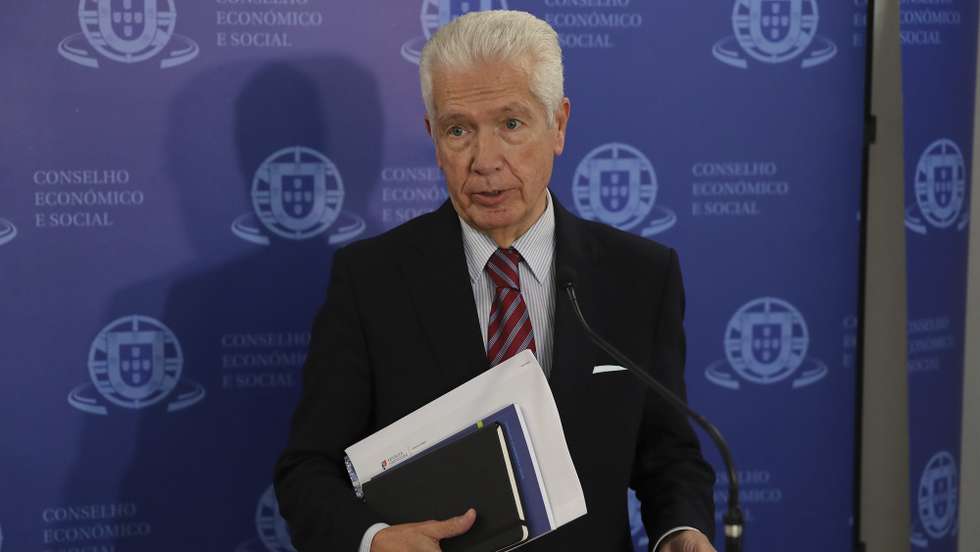 António Saraiva, presidente da Confederação Empresarial de Portugal (CIP), fala aos jornalistas após a reunião da Comissão Permanente da Concertação Social realizada no Conselho Económico e Social (CES), Lisboa, 11 de abril de 2022.  MANUEL DE ALMEIDA/LUSA