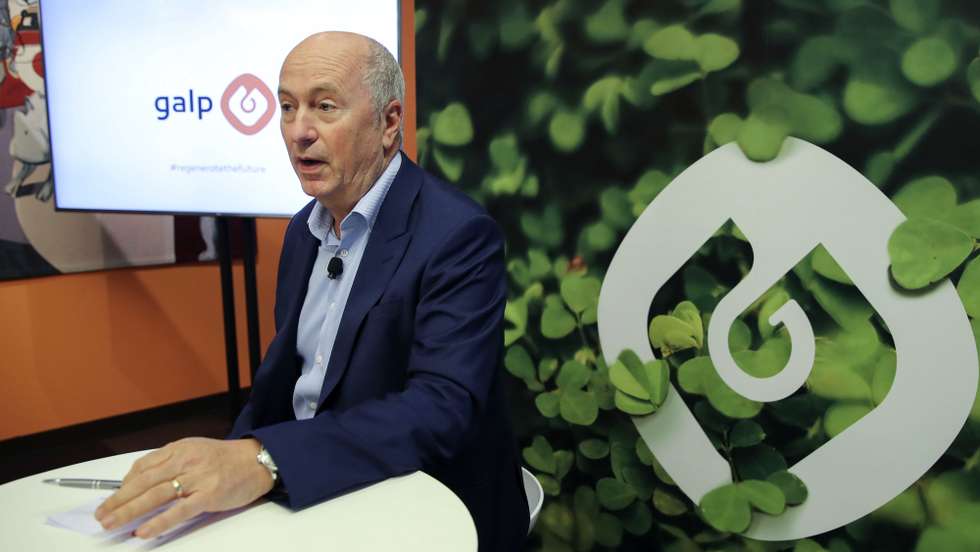 O CEO da Galp, Andy Brown, fala sobre o atual contexto geopolítico, as suas implicações no sistema energético global e os impactos registados no mercado de combustíveis nacional e internacional, durante um encontro com jornalistas na sede da Galp, em Lisboa, 20 de abril de 2022. MANUEL DE ALMEIDA/LUSA