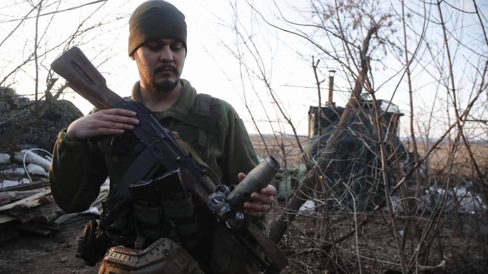 epa09779266 An Ukrainian serviceman keep watch at a position near the Katerynivka village not far from pro-Russian militants controlled city of Luhansk, Ukraine, 23 February 2022. Russia on 21 February 2022 recognized the eastern Ukrainian self-proclaimed breakaway regions as independent states and ordered the deployment of peacekeeping troops to the Donbas, triggering an expected series of economic sanctions announcements by Western countries. The self-proclaimed Donetsk People's Republic (DNR) and Luhansk People's Republic (LNR) declared independence in 2014 amid an armed conflict in eastern Ukraine.  EPA/ZURAB KURTSIKIDZE