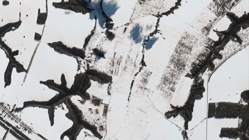 epa09749824 A handout satellite image made available by Maxar Technologies shows deployments at a training area near Kursk, Russia, 09 February 2022 (issued 12 February 2022). A large deployment of troops and military forces have recently arrived at the Kursk training area, according to Maxar.  EPA/MAXAR TECHNOLOGIES HANDOUT -- MANDATORY CREDIT: SATELLITE IMAGE 2022 MAXAR TECHNOLOGIES -- THE WATERMARK MAY NOT BE REMOVED/CROPPED -- HANDOUT EDITORIAL USE ONLY/NO SALES