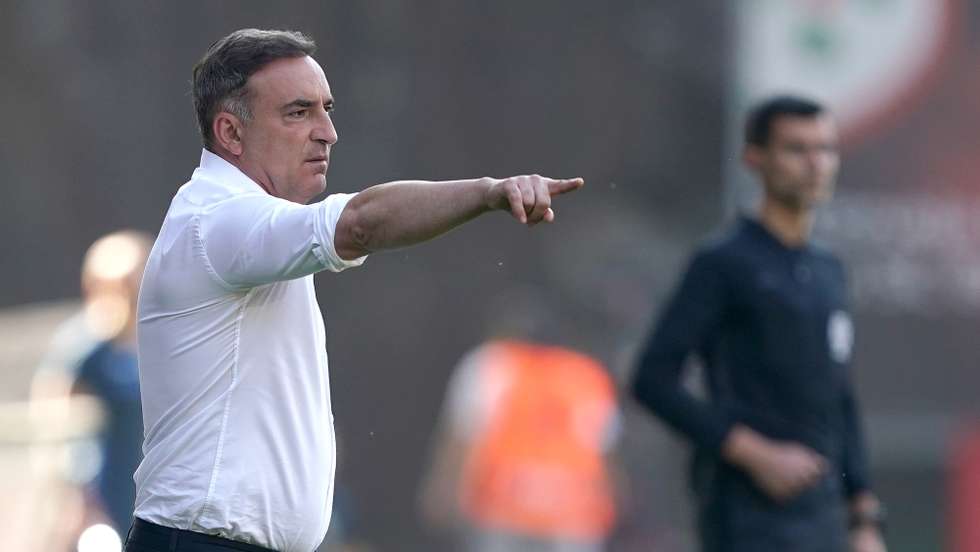 O treinador do Sporting de Braga, Carlos Carvalhal, reage durante o jogo da 33ª jornada da Primeira Liga de futebol contra o Arouca, realizado no Estádio Municipal de Braga, 8 de maio de 2022. HUGO DELGADO/LUSA