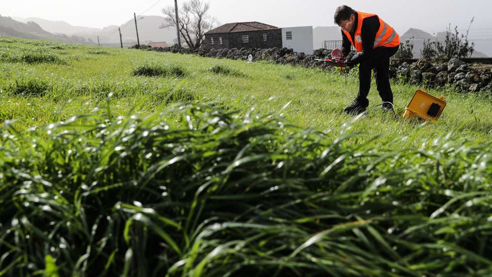 epaselect epa09855904 Victorio, of the team of two experts from CIVISA (Seismovulcanic Surveillance and Information Centre of the Azores), works on gas measurements near the football field in Velas village and in the Rosais area, Velas, Sao Jorge, Azores, Portugal, 28 March 2022. Work is taking place in the field since 20 March, the day after the most energetic earthquake of this crisis occurred on 19 March, with a magnitude of 3.3 on the Richter scale. Some 8,400 people living on Sao Jorge, one of nine islands that make up the Azores, are concerned after thousands of tremors were recorded over the weekend, raising fears of a volcanic eruption.  EPA/TIAGO PETINGA
