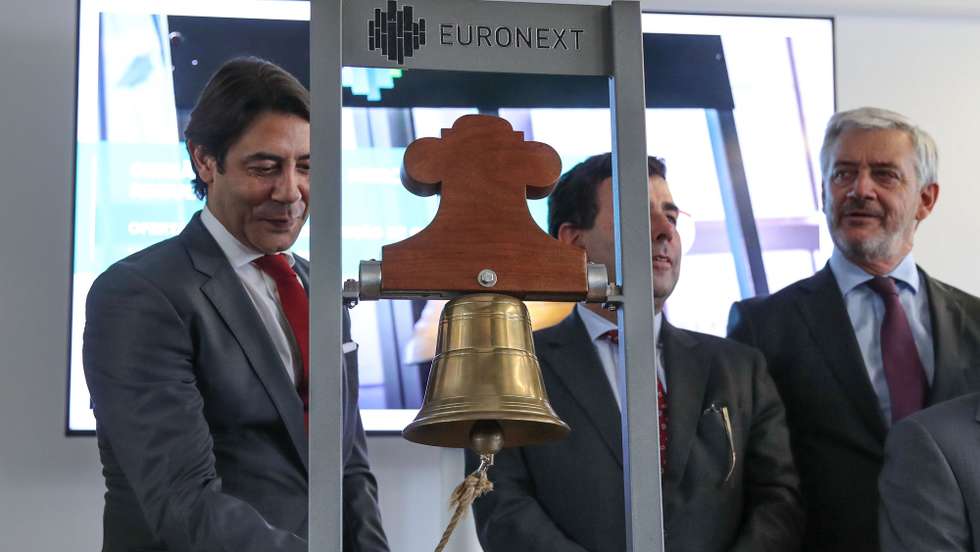 Sessão especial de resultados da oferta pública de subscrição de Obrigações Benfica-SAD 2022-25 na Euronext que contou com a presença da direção do Sport Lisboa e Benfica liderada pelo seu presidente Rui Costa (E), Lisboa, 30 de maio de 2022.   MANUEL DE ALMEIDA/LUSA