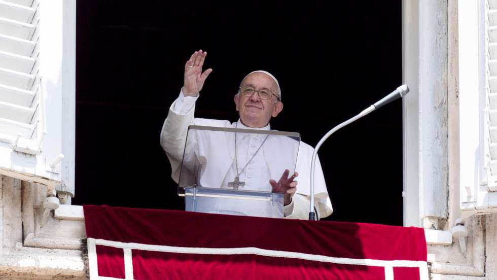 epa10034927 A handout picture provided by the Vatican Media shows Pope Francis waving from the window of his office overlooking Saint Peter&#039;s Square as he leads the Sunday Angelus prayer, in Vatican City, 26 June 2022.  EPA/VATICAN MEDIA HANDOUT  HANDOUT EDITORIAL USE ONLY/NO SALES