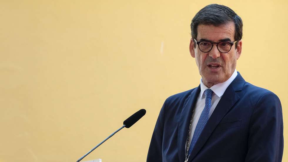 O presidente da Câmara Municipal do Porto, Rui Moreira usa da palavra durante a cerimónia de homenagem a personalidades e instituições.Na cerimónia foram atribuidas 46 medalhas municipais a diferentes personalidades e instituições. Porto, 09 de Julho de 2022.  FERNANDO VELUDO/LUSA