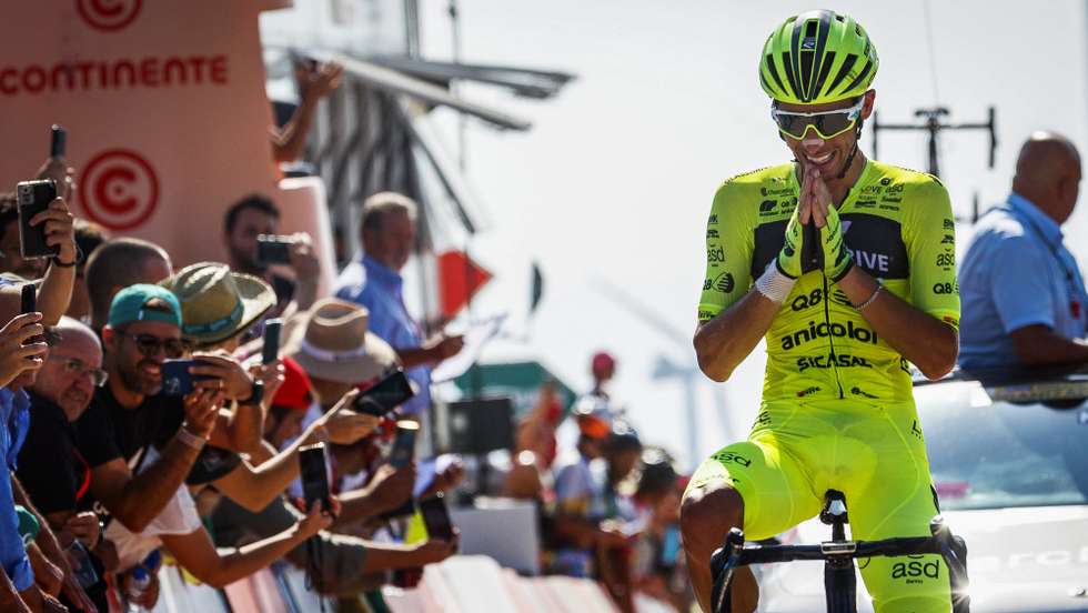 O ciclista português Frederico Figueiredo, com o dorsal nº 61, da equipa (GCT) Glassdrive/Q8/Anicolor, vence a 5ª etapa da 83ª Volta a Portugal em Bicicleta, que decorreu hoje entre a Mealhada e o Observatório de Vila Nova em Miranda do Corvo, com 165,7 Km de extensão, Miranda do Corvo, 10 de agosto de 2022. PEDRO SARMENTO COSTA/LUSA