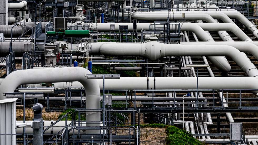 epa10065354 Pipes at gas compressor station in Mallnow,  Germany, 11 July 2022. The compressor station in Mallnow near the German-Polish border has stopped receiving Russian gas through the Yamal-Europe pipeline, which transits Belarus and Poland, since Russian operator Gazprom in May had discontinued usage of the Poland section. Russian state-controlled gas giant Gazprom on 11 July 2022 suspended deliveries of gas to Germany via Nord Stream 1 for scheduled annual summer maintenance works.  EPA/FILIP SINGER