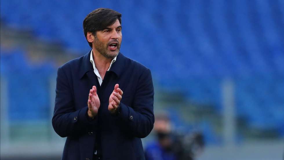 epa09153245 Romaâ€™s head coach Paulo Fonseca reacts during the Italian Serie A soccer match AS Roma vs Atalanta BC at the Stadio Olimpico in Rome, Italy, 22 April 2021.  EPA/PAOLO MAGNI