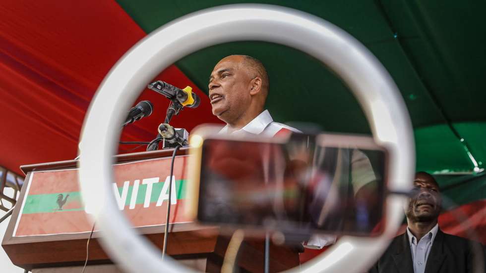 epaselect epa10133752 Adalberto Costa Junior, UNITA (National Union for the Total Independence of Angola) presidential candidate during a political rally in Luanda, Angola, 22 August 2022. Angola will hold general elections on August 24, which will define the composition of parliament and the names of the President and Vice President of the Republic.  EPA/PAULO NOVAIS