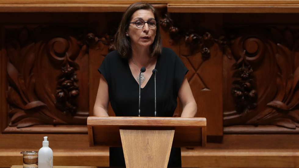 A ministra Adjunta e dos Assuntos Parlamentares, Ana Catarina Mendes, intervém no período de declarações politicas da reunião da Comissão Permanente na Assembleia da República em Lisboa, 07 de setembro 2022. TIAGO PETINGA/LUSA