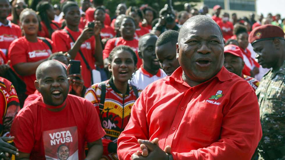 O presidente da Frente de Libertação de Moçambique (Frelimo), e atual Presidente da República de Moçambique, Filipe Nyusi, à chegada ao 12.º Congresso da Frelimo, em Maputo, Moçambique, 23 de setembro de 2022. A Frelimo, partido no poder em Moçambique, reúne-se a partir de hoje e até quarta-feira para o seu 12.º Congresso, o encontro magno da força política, em que o atual líder, Filipe Nyusi, é o único candidato anunciado à presidência. LUÍSA NHANTUMBO/LUSA