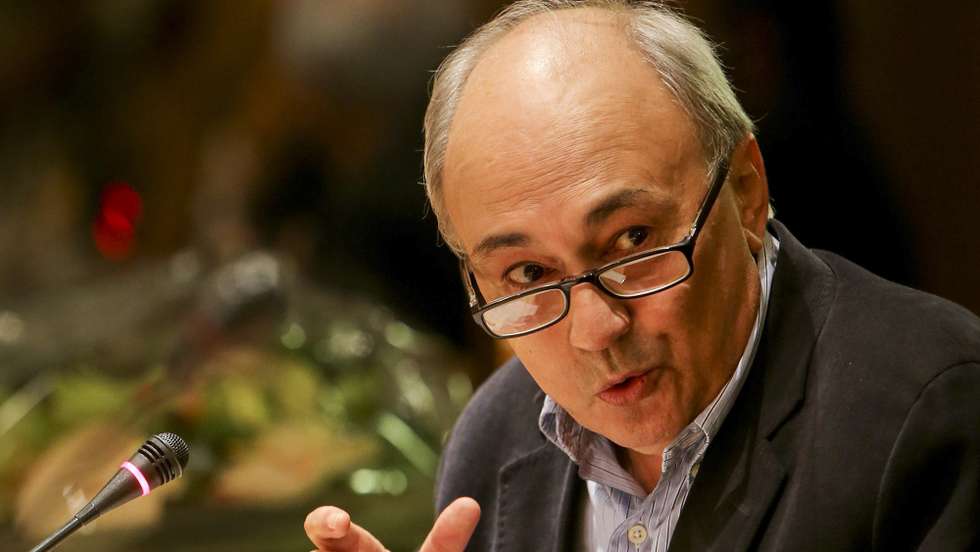 António Mega Ferreira usa da palavra no lançamento do livro “Rómulo de Carvalho/António Gedeão – Príncipe Perfeito”, de Cristina Cravalho, durante o lançamento deste livro, em Lisboa, 24 de outubro de 2012. JOÃO RELVAS/LUSA