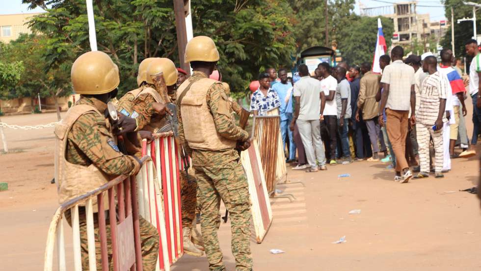 epa10216248 Burkina Faso military close a street in Ouagadougou, Burkina Faso, 30 September 2022. Gunshots have been heard near the presidential palace in Ouagadougou with what some residents claim to be an alleged coup attempt. Access has been blocked by the military to some government buildings including the national assembly and the national broadcaster. In January 2022 the current head of state, Lt-Col Paul-Henri Damiba, ousted President Roch Kabore through a coup. Lieutenant Colonel Paul-Henri Damiba has called for calm.  EPA/ASSANE OUEDRAOGO