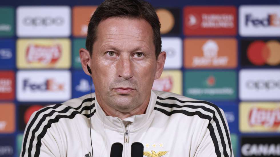 epa10234796 Benfica’s head coach Roger Schmidt speaks during a press conference at the Parc des Princes stadium in Paris, France, 10 October 2022. PSG will play SL Benfica on 11 October 2022 in their UEFA Champions League group H soccer match.  EPA/YOAN VALAT