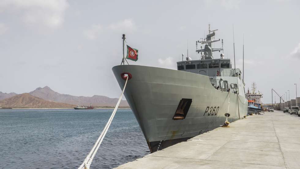 O NRP “Viana do Castelo”, da Marinha Portuguesa, inicia hoje, em Cabo Verde, o regresso a Lisboa após uma missão de dois meses por vários portos africanos em que recebeu centenas de militares e deixou 15 toneladas de donativos, no cais do Mindelo, ilha de São VIcente, Cabo Verde, 03 de junho de 2022. ELTON MONTEIRO/LUSA