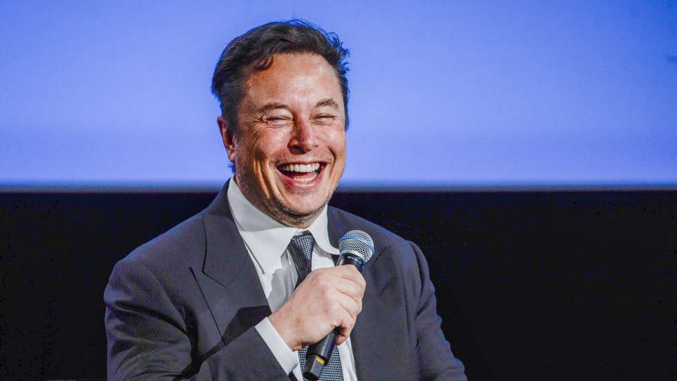 epa10144988 Tesla-founder Elon Musk attends a discussion forum at the Offshore Northern Seas (ONS) Conference, in Stavanger, Norway, 29 August 2022. The ONS is taking place from 29 August to 01 September 2022 and brings together international industry executives to discuss on 'the future of the energy industry, including new technologies, new forms of leadership and new business models', as the organizers describes it on their website.  EPA/Carina Johansen NORWAY OUT