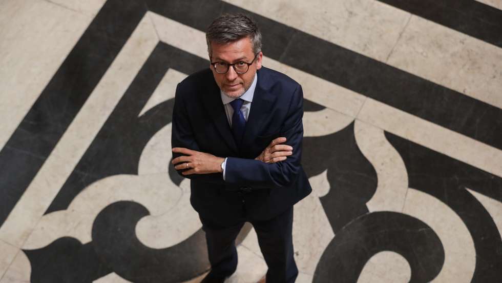 O Presidente da Câmara de Lisboa, Carlos Moedas, fala em entrevista à Agência Lusa em Lisboa, 17 de outubro de 2022. (ACOMPANHA TEXTO DA LUSA DE 18 DE OUTUBRO) TIAGO PETINGA/LUSA