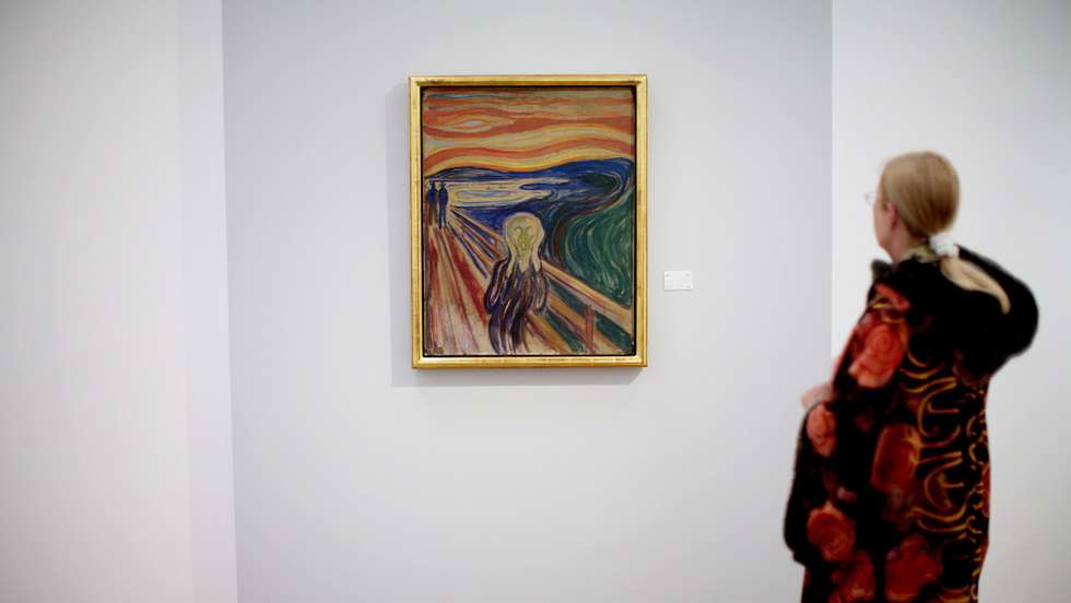 epa01355059 A visitor eyes Edvard Munch's painting 'The Scream' on display at the exhibiton 'Scream and Madonna - Revisited' at the Munch Museum in Oslo, Norway, 23 May 2088.  Munch's works of art 'The Scream' and 'Madonna' were returned to the Munch Museum after their theft from the museum in August 2004. The paintings have been restored and conserved and are now back on display in the exhibition that runs until 26 September 2008.  EPA/STIAN LYSBERG SOLUM NORWAY OUT