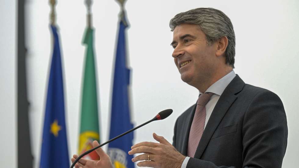 O ministro da Administração Interna, José Luís Carneiro, intervém na conferência subordinada ao tema "Segurança Interna", realizada na Faculdade de Direito da Universidade Lusíada, no Porto. 07 de novembro de  2022.  FERNANDO VELUDO/LUSA