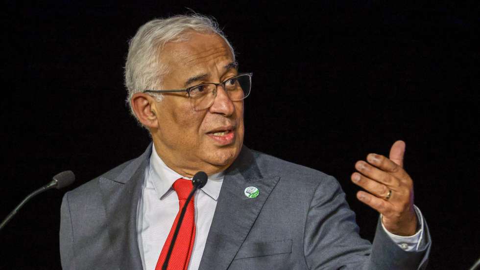 epa10357723 Portuguese Prime Minister Antonio Costa takes part in a press conference following the 9th Summit of the Leaders of the Southern Countries of the European Union, Alicante, Spain, 09 December 2022. The EU-Med9 meeting brings together the leaders or representatives of Spain, Portugal, France, Italy, Greece, Malta, Cyprus, Slovenia and Croatia.  EPA/BIEL ALINO