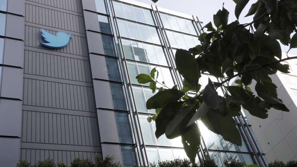 epa10319102 A view of Twitter headquarters in San Francisco, California, USA, 21 November 2022. Last week Twitter closed its offices and many employees resigned after Elon Musk gave staff a deadline to say if they were staying. Musk has ordered employees back to work to end the company's remote work policy, and more layoffs are expected this week.  EPA/JOHN G. MABANGLO