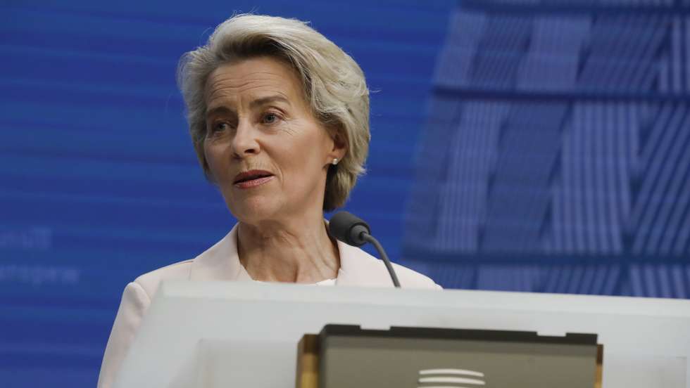 epa10367835 European Commission President Ursula von der Leyen gives a press conference vat the end  of EU Summit in Brussels, Belgium, 15 December 2022. European leaders discussed Russia's war against Ukraine, energy and economy, security and defence, the EU’s southern neighbourhood and external relations.  EPA/OLIVIER HOSLET